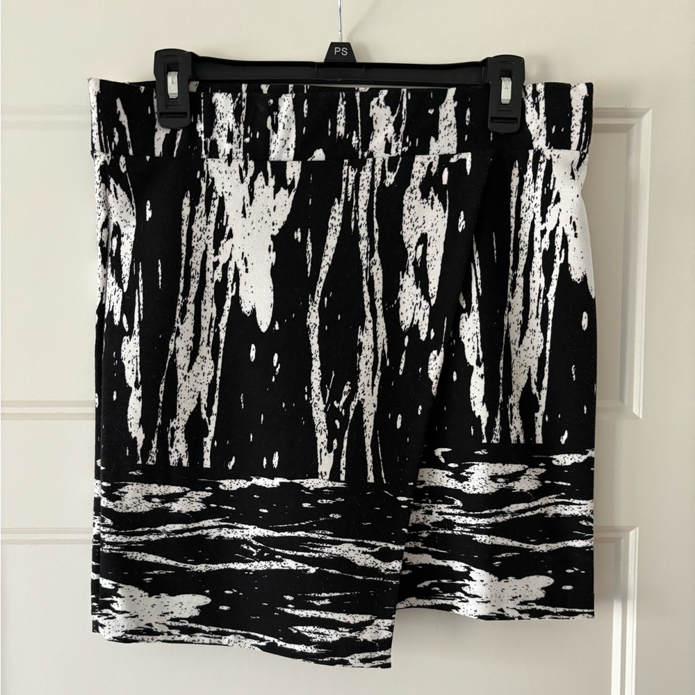 I.N.C. Black & White Abstract Mini/Pencil Skirt